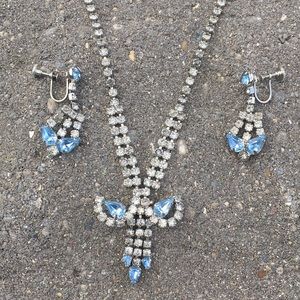 Beautiful vintage rhinestone earrings & necklace